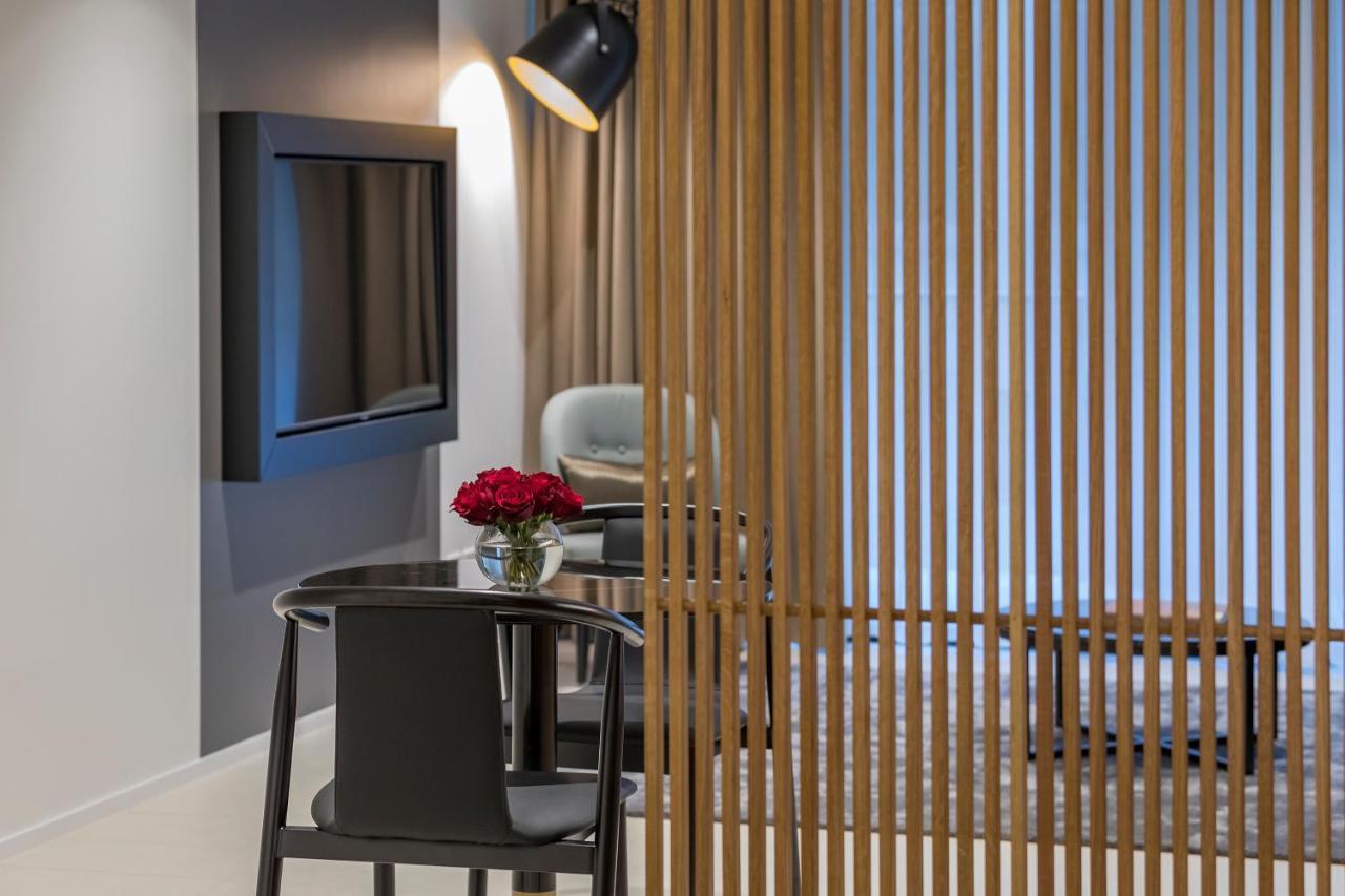 Skye Suites Sydney Exterior photo A room divider