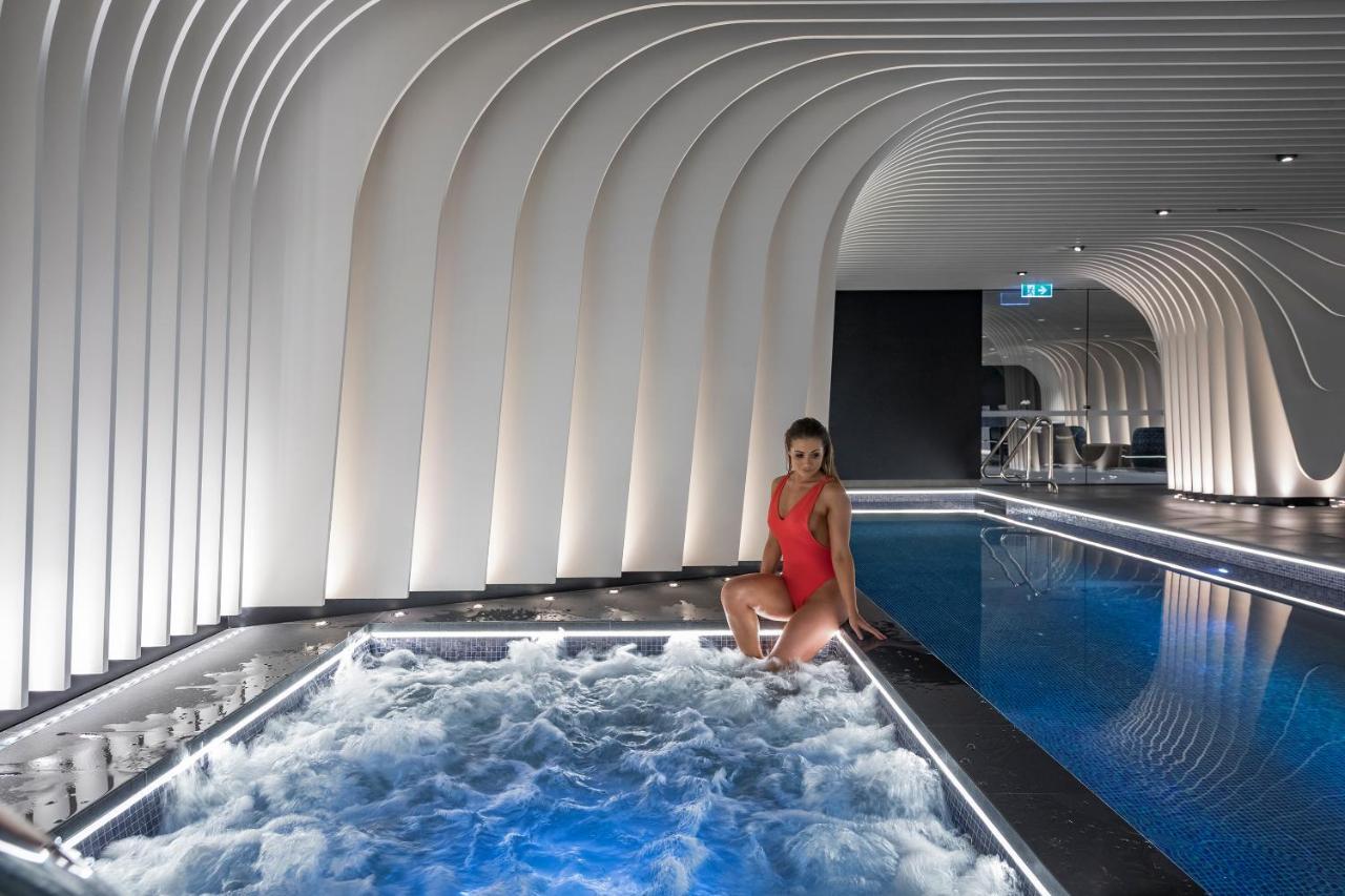 Skye Suites Sydney Exterior photo The spa at The Dorchester